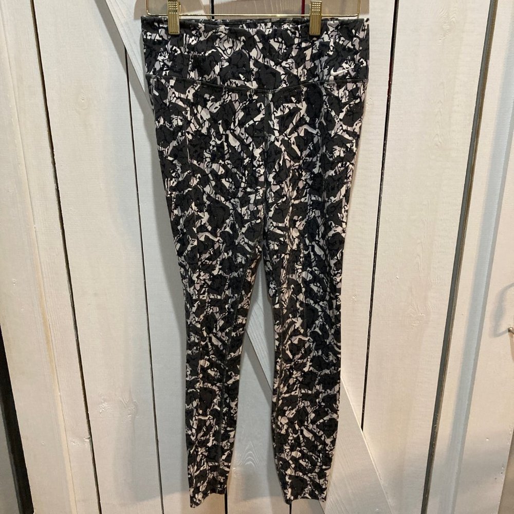 Nike gray white black abstract camo print workout legging medium
